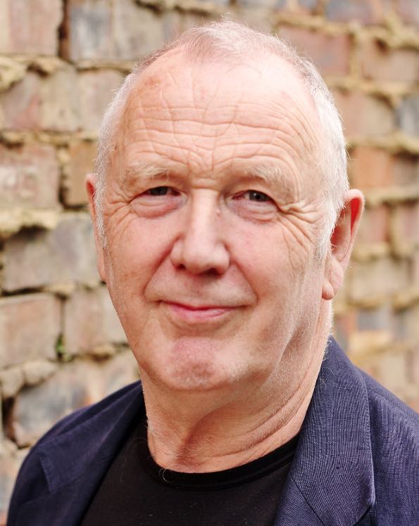 Chris Wallis headshot
